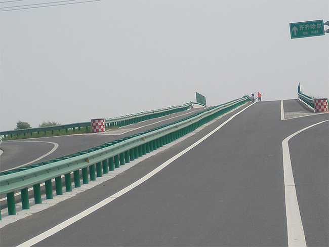孝感高速公路护栏的材质与规格