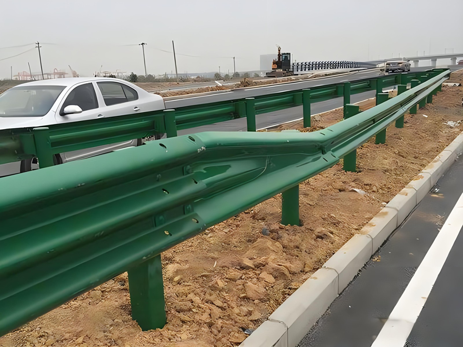 孝感高速波形护栏板日常维护方案确保道路安全新举措